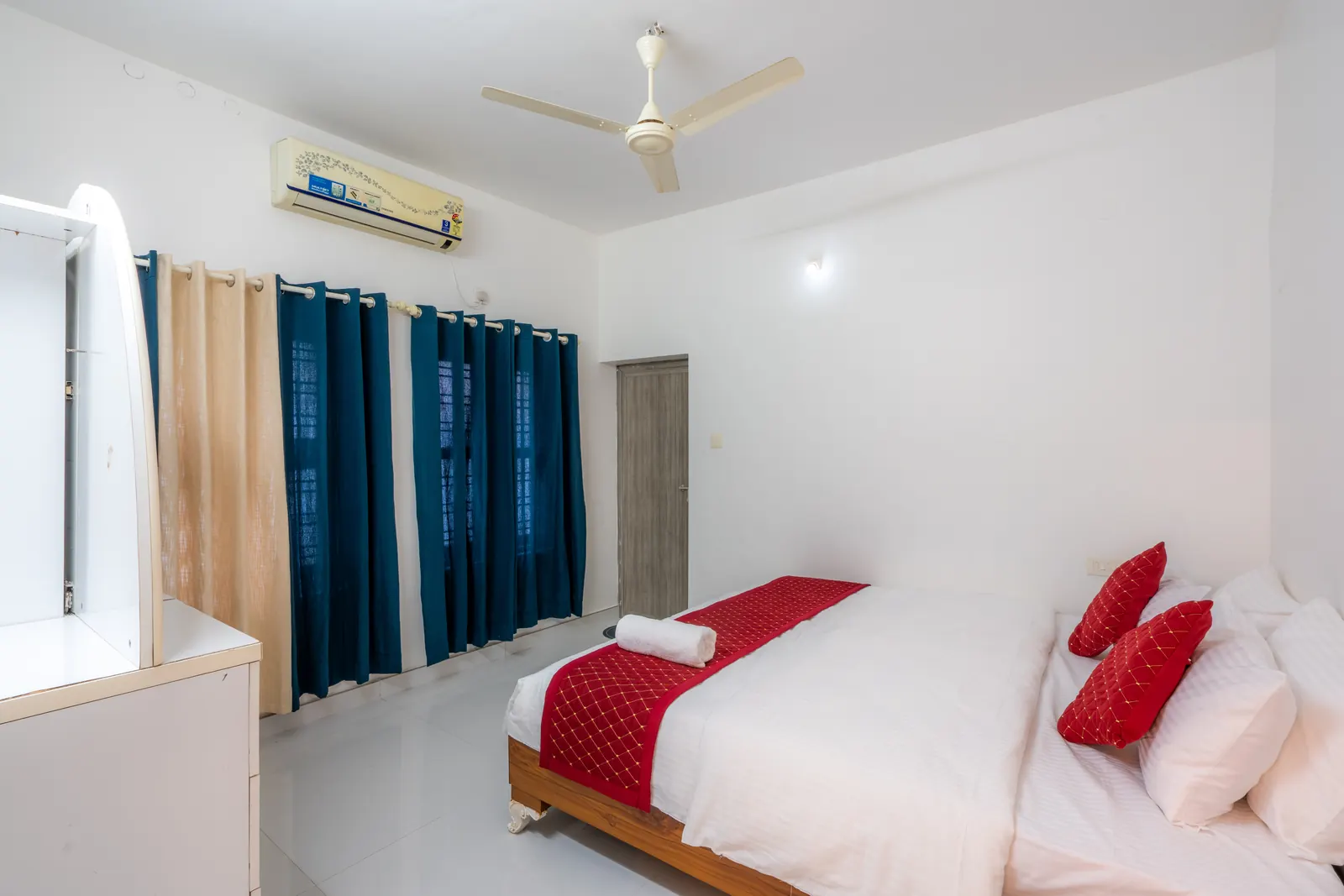 Coral Haven bedroom