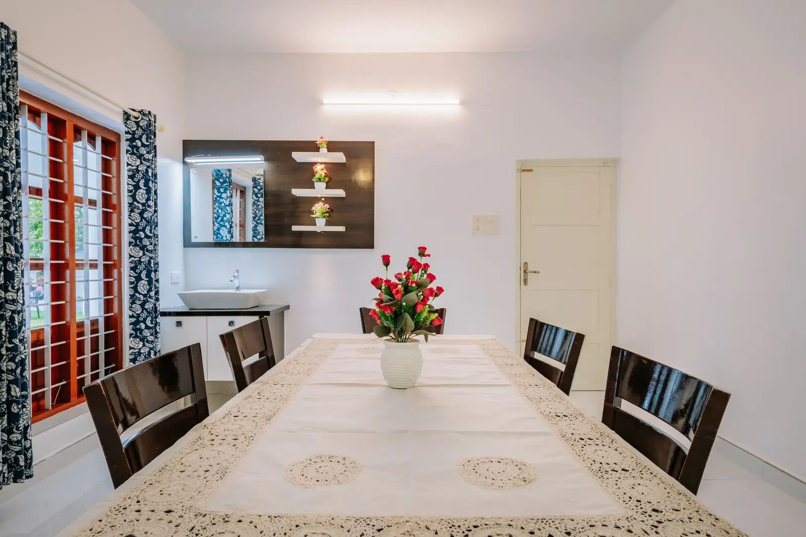 Coral Haven dining area