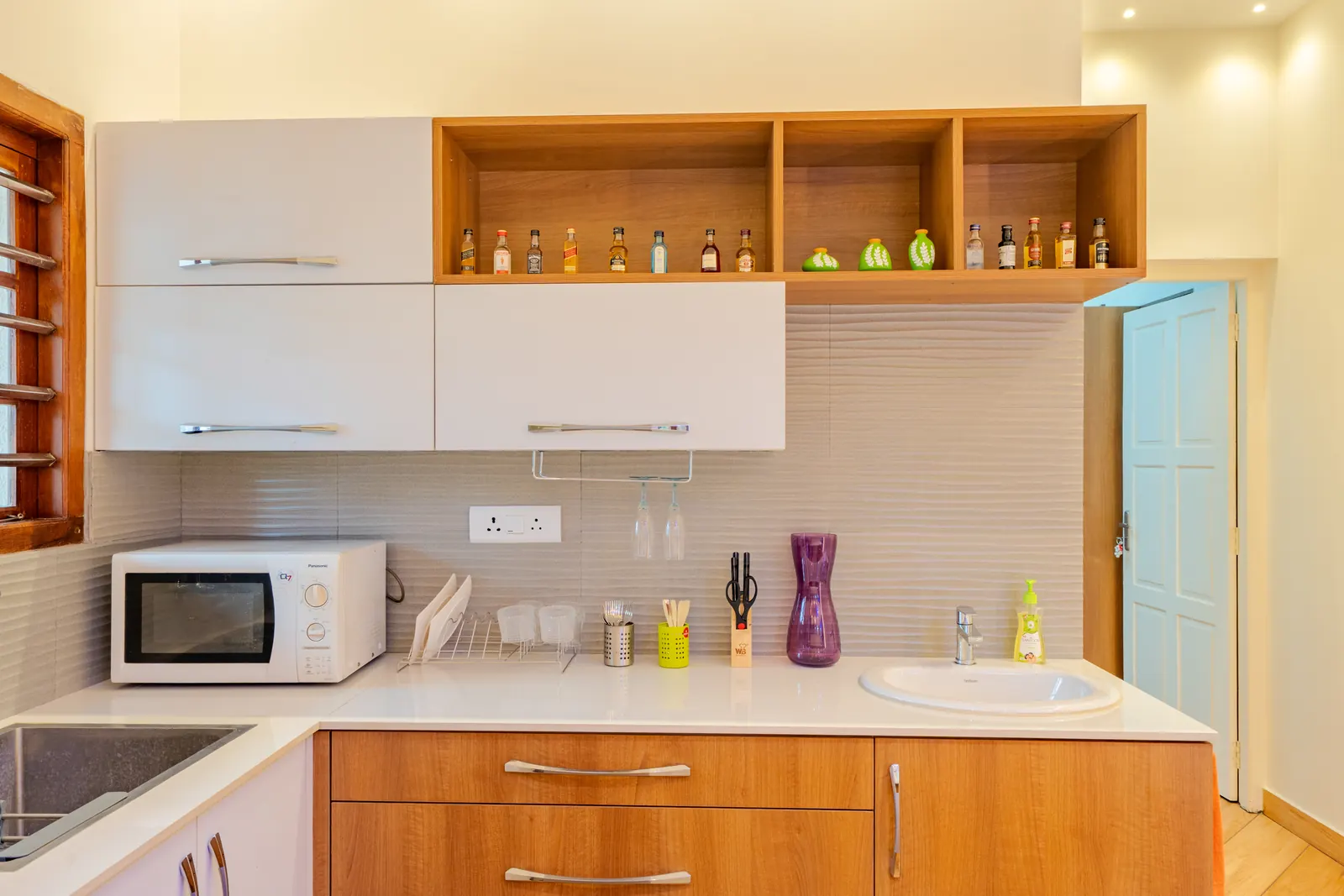 Pearl Vibe microwave and kettle area